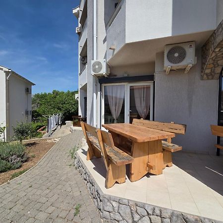 Apartments Leticia I Baška Exterior foto