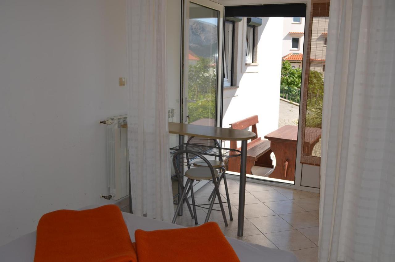 Apartments Leticia I Baška Exterior foto
