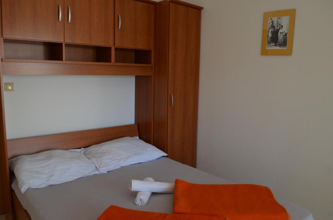 Apartments Leticia I Baška Exterior foto