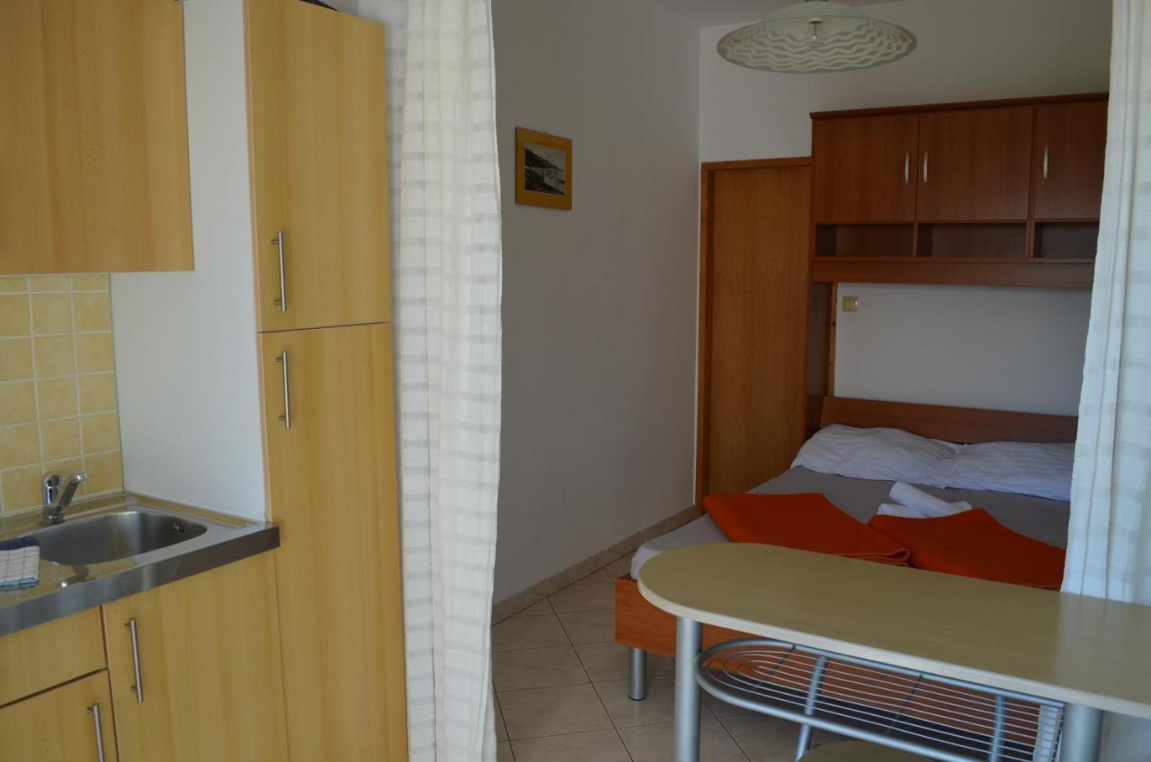 Apartments Leticia I Baška Exterior foto